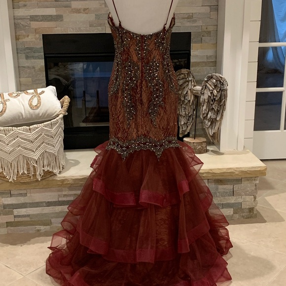 Brand Designer: LUCCI LU Burgundy long beaded dress - Picture 3 of 15